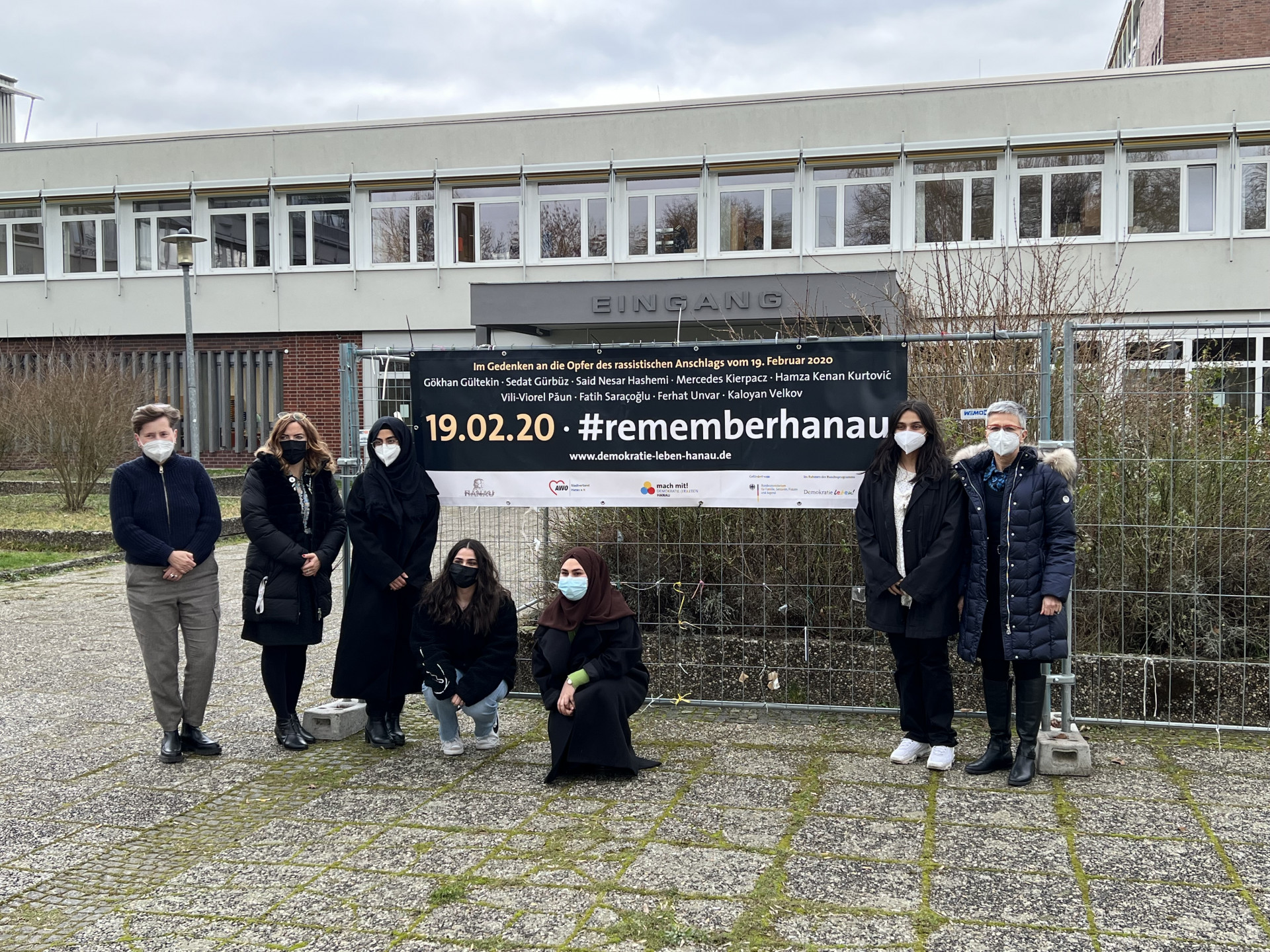 Schülerinnen und Schüler gedenken der Opfer des Anschlags in Hanau am 19.02.2020 – Kaufmännische ...